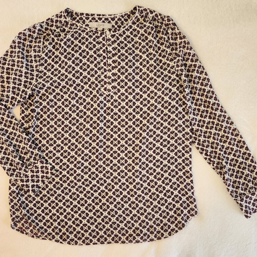 Like new LOFT patterned blouse